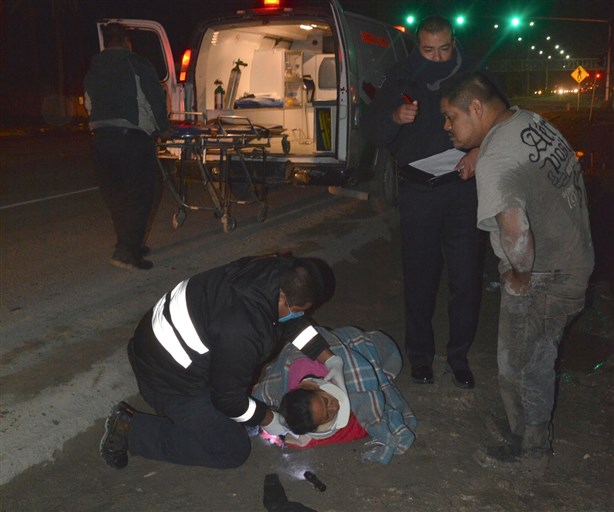 Vuelca camioneta;esposa sale herida