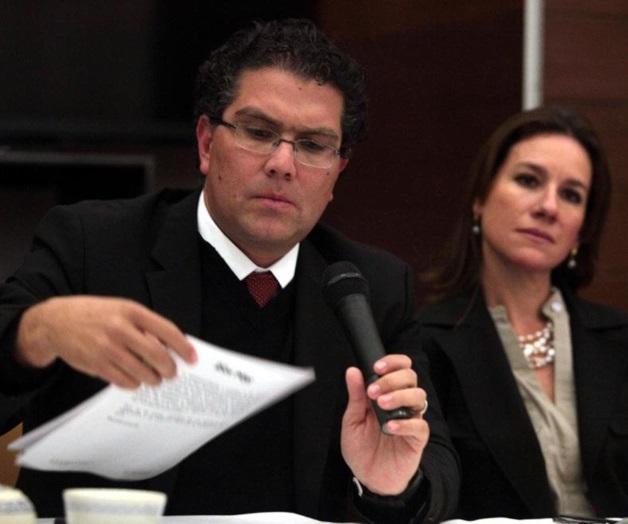 Declina Ríos Piter; acusa hay corrupción