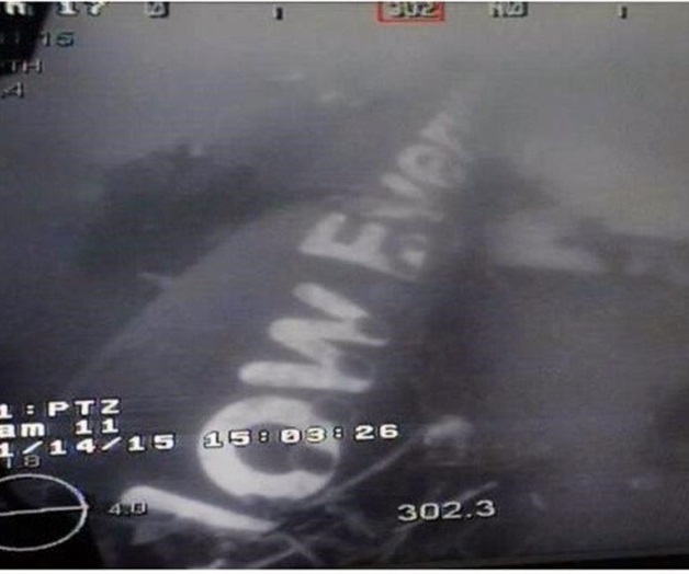 Hallan fuselaje de avión de AirAsia