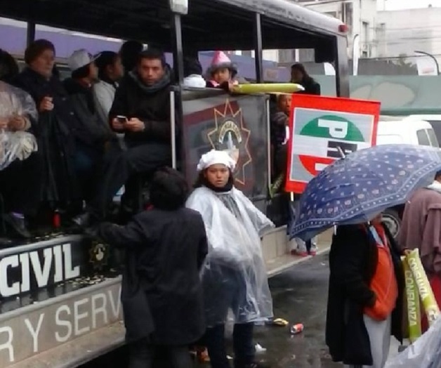 Acusan: PRI usa camión de Fuerza Civil en Monterrey Acusan: PRI usa camión de Fuerza Civil en Monterrey