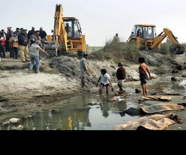 Hallan 100 cuerpos en el Río Ganges Hallan 100 cuerpos en el Río Ganges