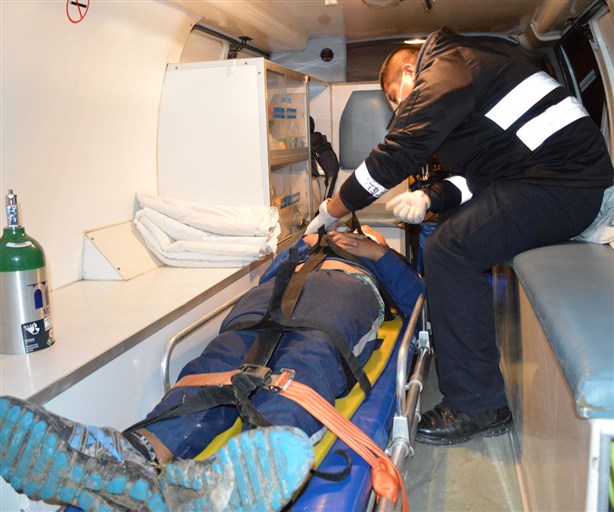 Menor resulta lesionado trasimpactarse contra una palma