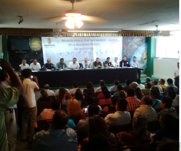 Reprochan maestrosinacción en Acapulco Reprochan maestrosinacción en Acapulco