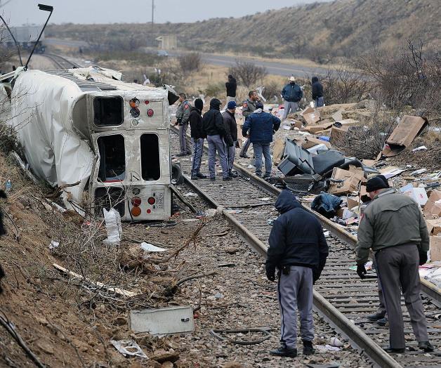 Autobús vs. tren: 10 muertos Autobús vs. tren: 10 muertos