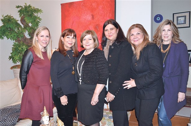 AMIGAS CELEBRAN EN SU DÍA  A NINFA CASTAÑEDA DE OCHOA