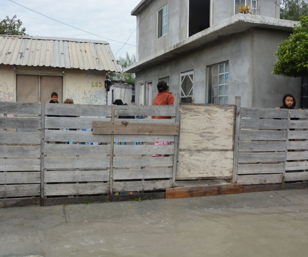 Colapsos del drenajelanzan aguas negras