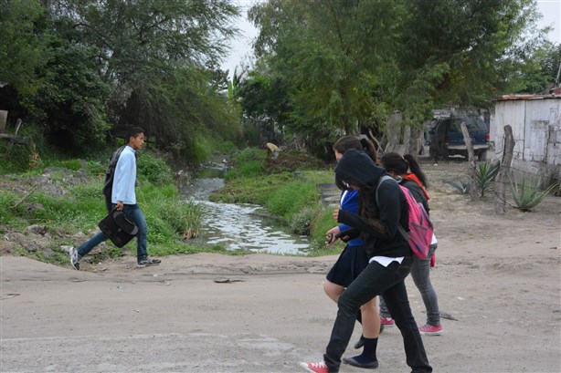 Colapsos del drenajelanzan aguas negras