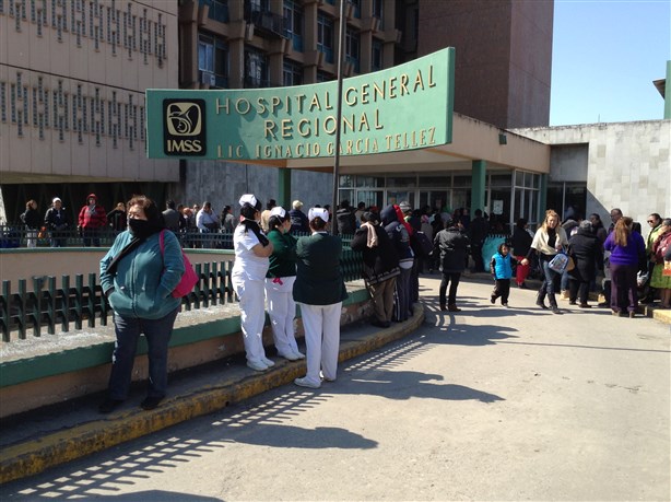 Evacuan el IMSS por fuga de ácido Evacuan el IMSS por fuga de ácido