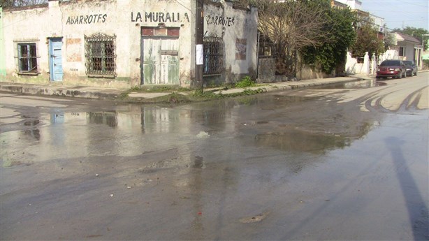 Colapsos del drenajelanzan aguas negras
