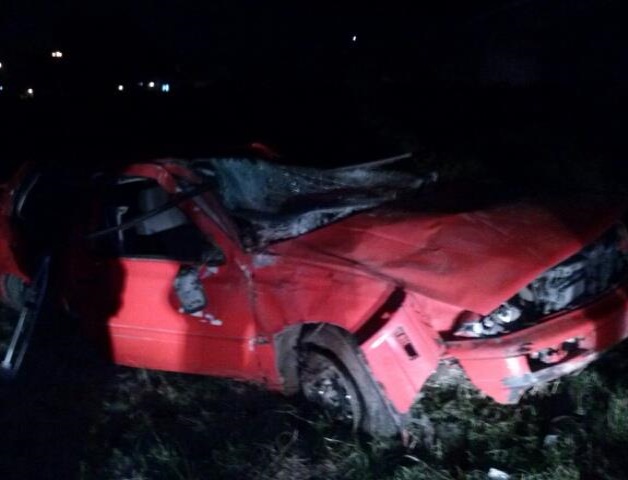 Vuelan desde un puente; muere uno, 2 lesionados Vuelan desde un puente; muere uno, 2 lesionados