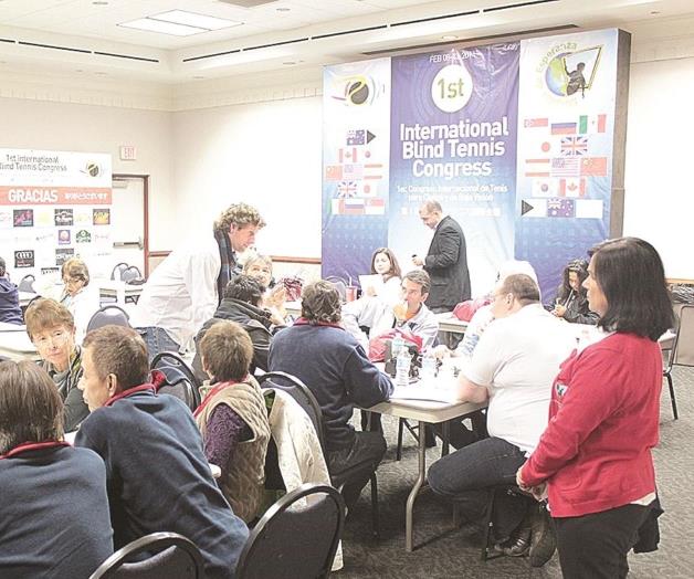 Organizan torneo detenis para invidentes