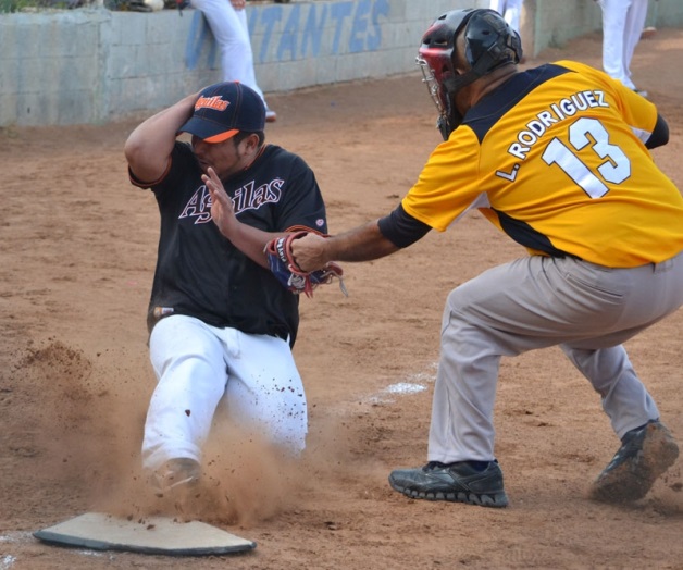 Arranca nuevo torneo de softbol Arranca nuevo torneo de softbol