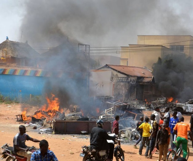 Defiende Francia a capa y espada caso Charlie Hebdo Defiende Francia a capa y espada caso Charlie Hebdo