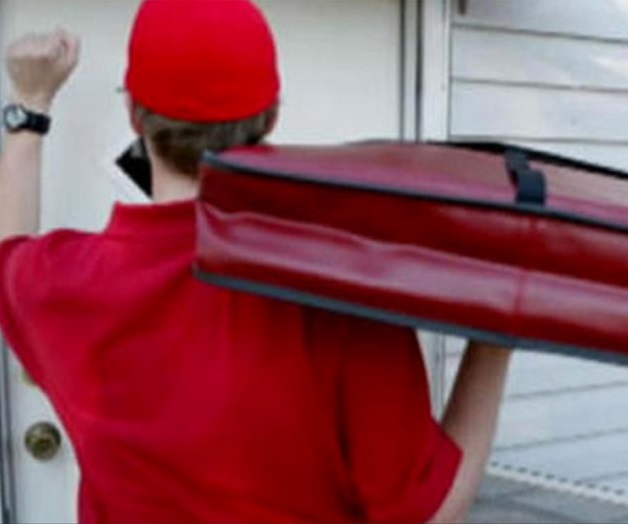 Repartidor de pizza recibe 2 mil 84 dólares de propina Repartidor de pizza recibe 2 mil 84 dólares de propina