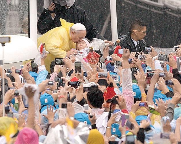 El Papa reúne a 6 millones de fieles en última misa en Filipinas