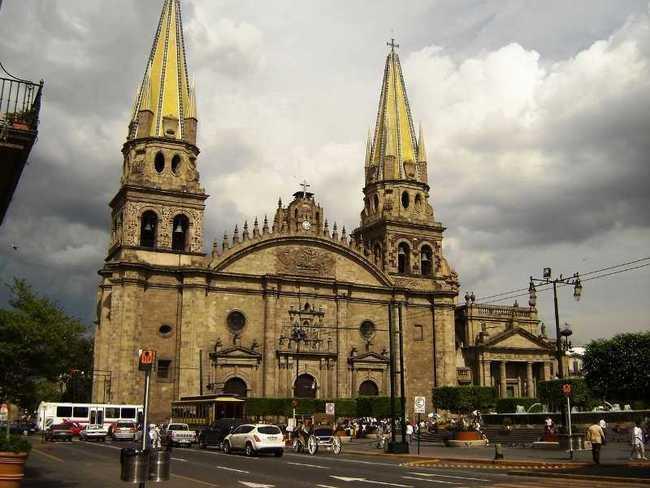 Sujeto se suicida en Catedral de Guadalajara Sujeto se suicida en Catedral de Guadalajara