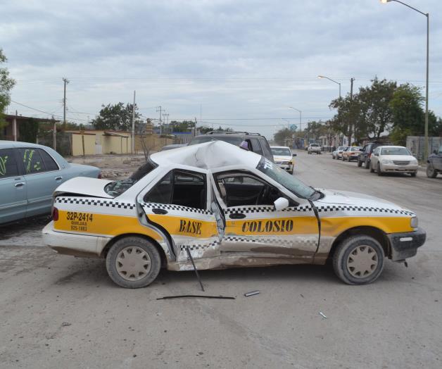 Detienen a taxista que provoca tres lesionados en un choque Detienen a taxista que provoca tres lesionados en un choque