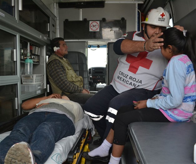Detienen a taxista que provoca tres lesionados en un choque