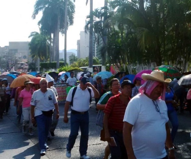Exigen maestros seguridad en Acapulco