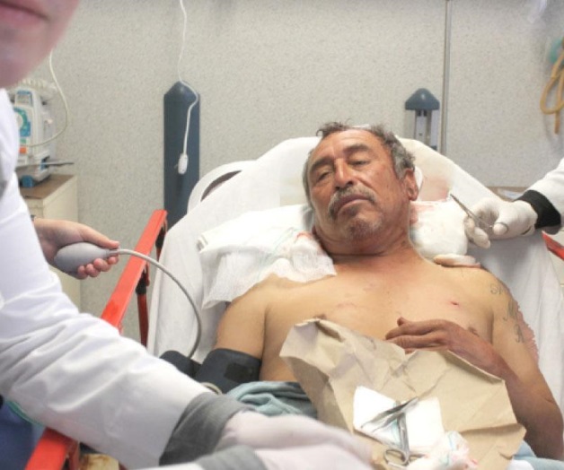 Resiste atracoy lo acuchillan