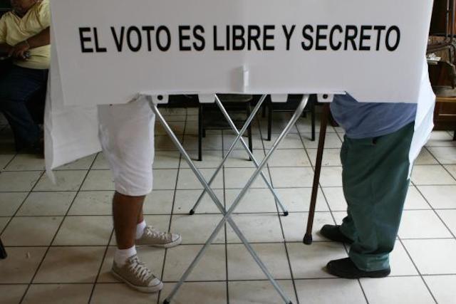 México es una democracia imperfecta: Economist Intelligence Unit