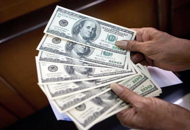 Se deprecia peso; cierra dólar en $15.08