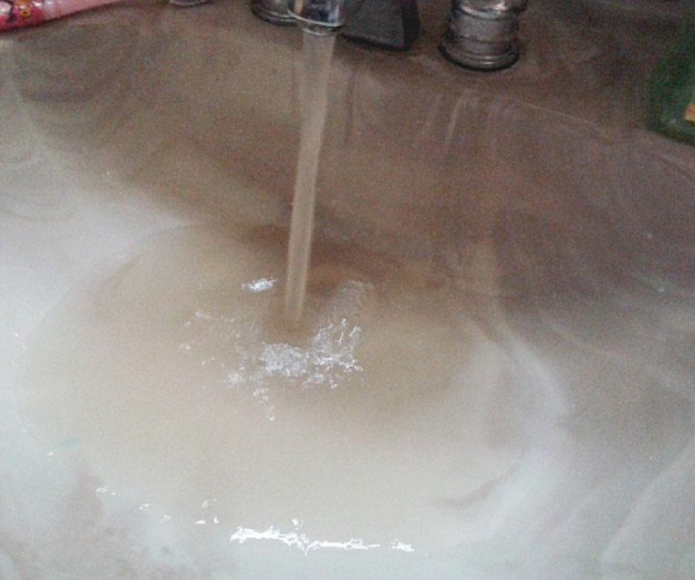 Ahora tambiénapesta el agua Ahora tambiénapesta el agua