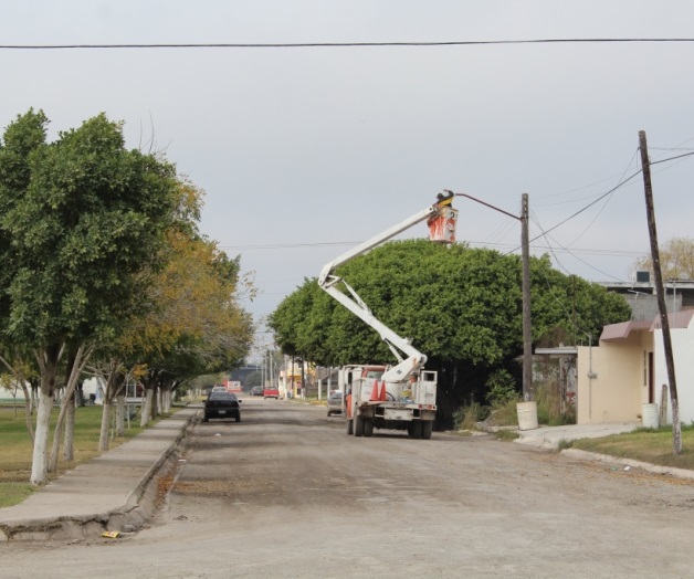Rehabilitan red de alumbrado público