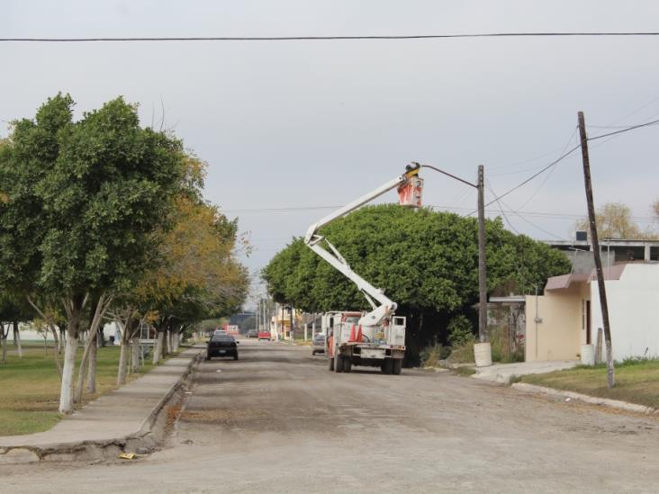 Rehabilitan red de alumbrado público Rehabilitan red de alumbrado público
