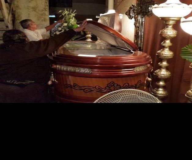 Muerte de obeso de más de 300 kilos causa problemas en su funeral Muerte de obeso de más de 300 kilos causa problemas en su funeral