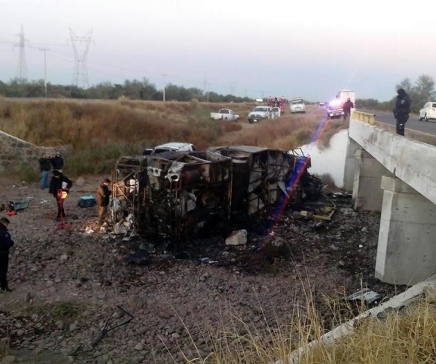 Mueren 14 en camionazo en Sonora Mueren 14 en camionazo en Sonora