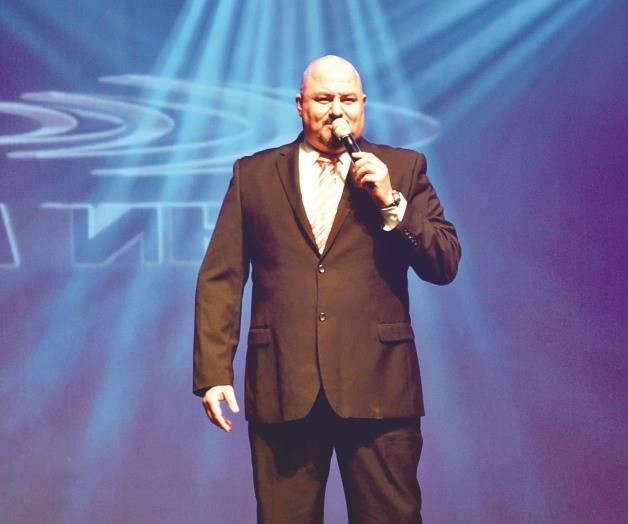 Con éxito total se presentó John Milton