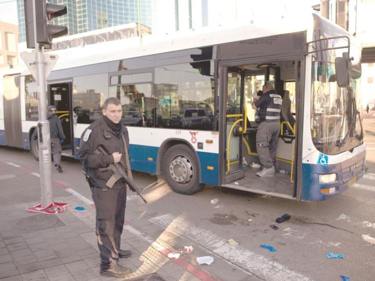 Sujeto apuñala a once personas en autobús Sujeto apuñala a once personas en autobús