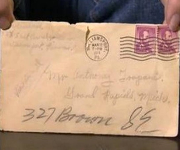 Descubre que tuvo un hijo hace 61 años al encontrar carta que escondió su esposa