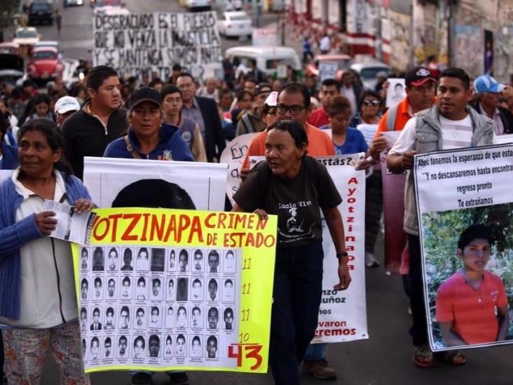 Marchan en DF por Ayotzinapa Marchan en DF por Ayotzinapa