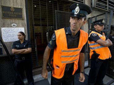 Periodista que reveló muerte de fiscal abandona Argentina Periodista que reveló muerte de fiscal abandona Argentina
