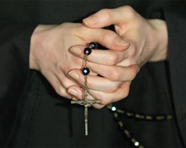 Monja acude al médico por dolor en el estómago... y da a luz a un bebé