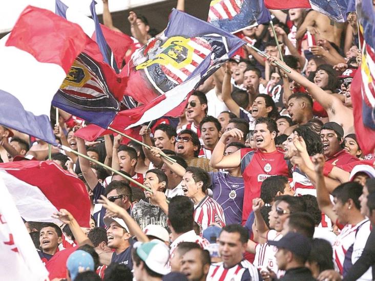 Alegran aficionados práctica de Chivas Alegran aficionados práctica de Chivas