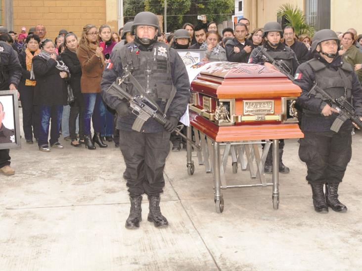 Rinden tributo a policía caído Rinden tributo a policía caído