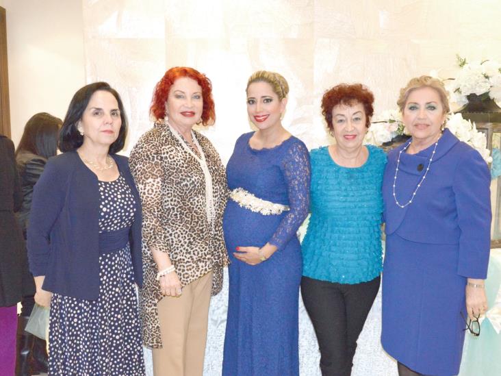 Asiste a baby shower en su honor Asiste a baby shower en su honor