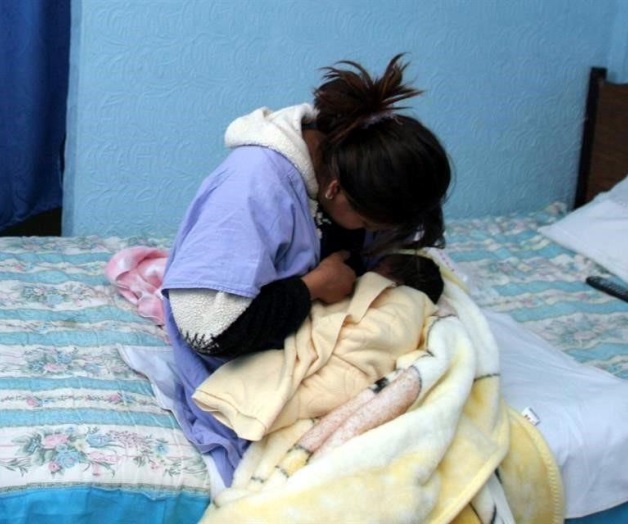 Becan sólo a 6% de niñas mamá