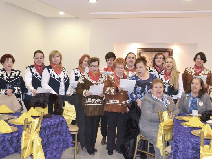 Reciben al gobernador del distrito B3 Reciben al gobernador del distrito B3