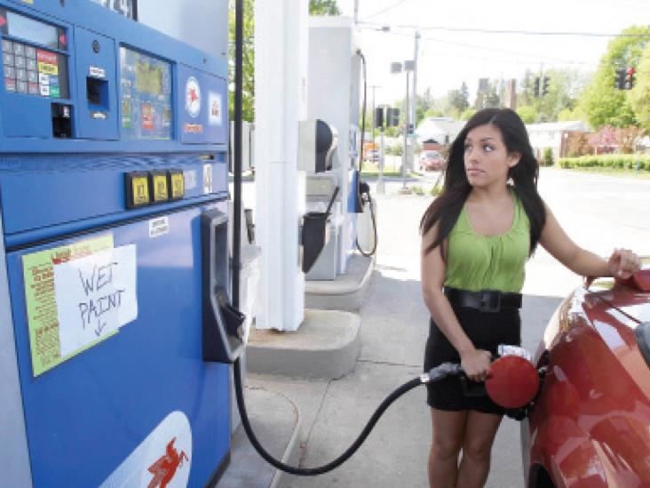 Baja el precio de gasolina en EU Baja el precio de gasolina en EU