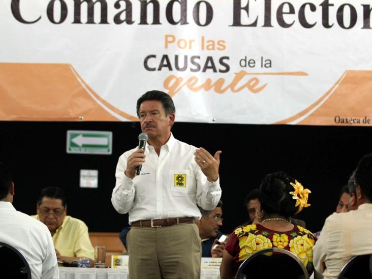 Líder del PRD rechaza candidatura de abogado Líder del PRD rechaza candidatura de abogado