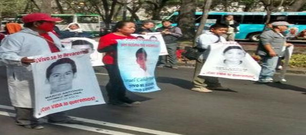 Padres de normalistas dicen haber sido amenazados Padres de normalistas dicen haber sido amenazados