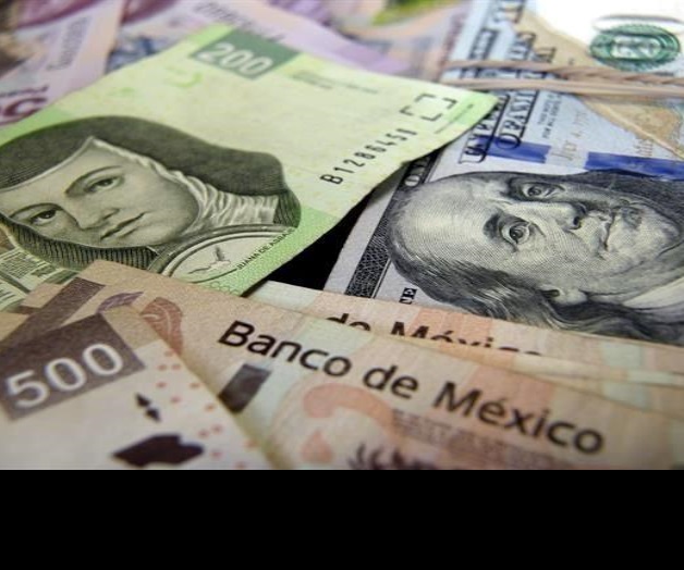 Baja dólar a $14.90