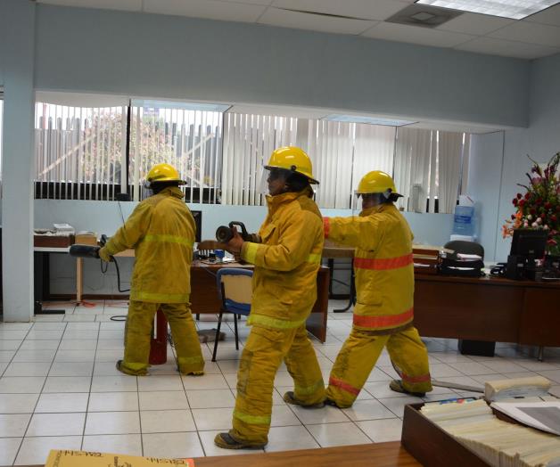 Banderazo a simulacros de incendios en Pemex Banderazo a simulacros de incendios en Pemex