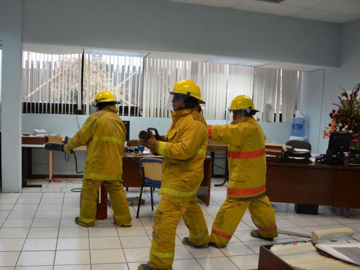 Banderazo a simulacros de incendios en Pemex Banderazo a simulacros de incendios en Pemex