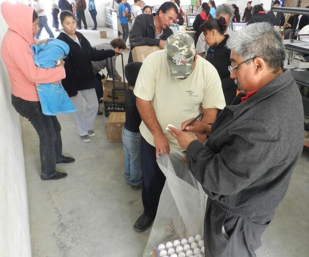 Reanudan Sin Hambre;regresan las largas filas Reanudan Sin Hambre;regresan las largas filas