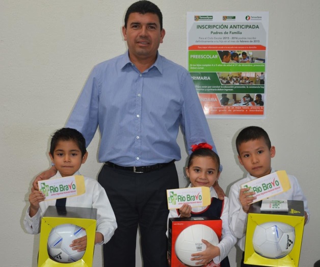 Mantiene Rogelio Villaseñor diálogo y apoyo a educación Mantiene Rogelio Villaseñor diálogo y apoyo a educación